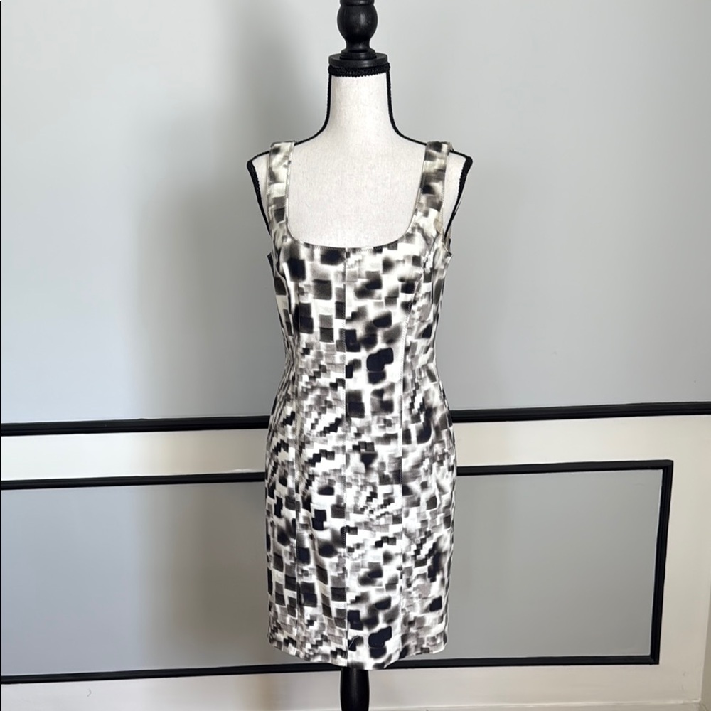 Monochrome Patterned Sleeveless Dress